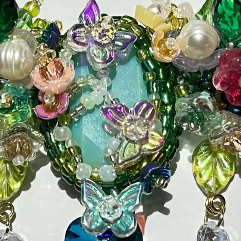 Beaded centerpiece detail