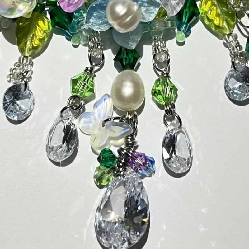 Crystal drops and wirework detail